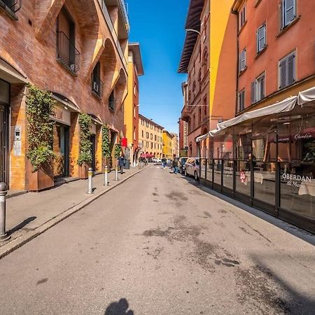 Sotto Le Due Torri 5* Apartment Bologna Exterior photo