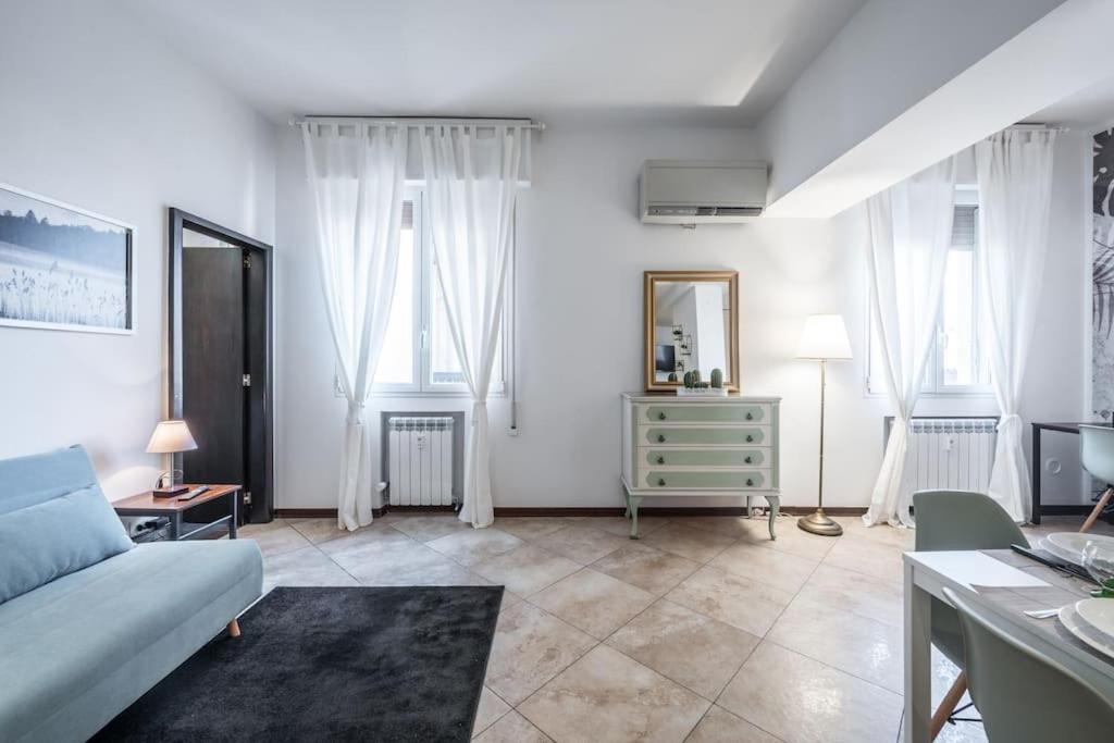 Sotto Le Due Torri 5* Apartment Bologna Exterior photo