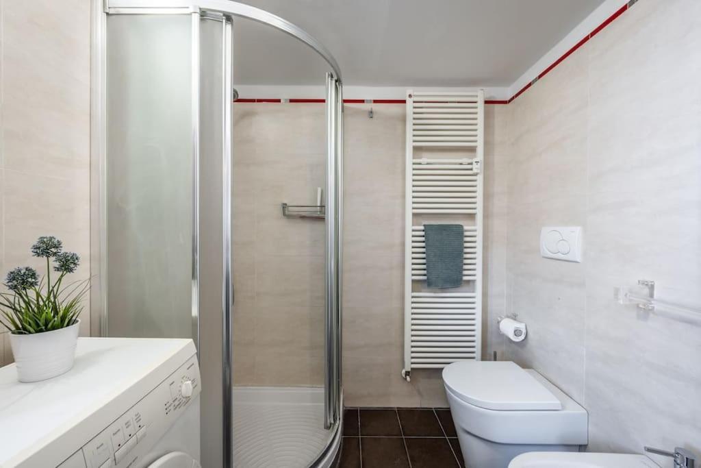 Sotto Le Due Torri 5* Apartment Bologna Exterior photo
